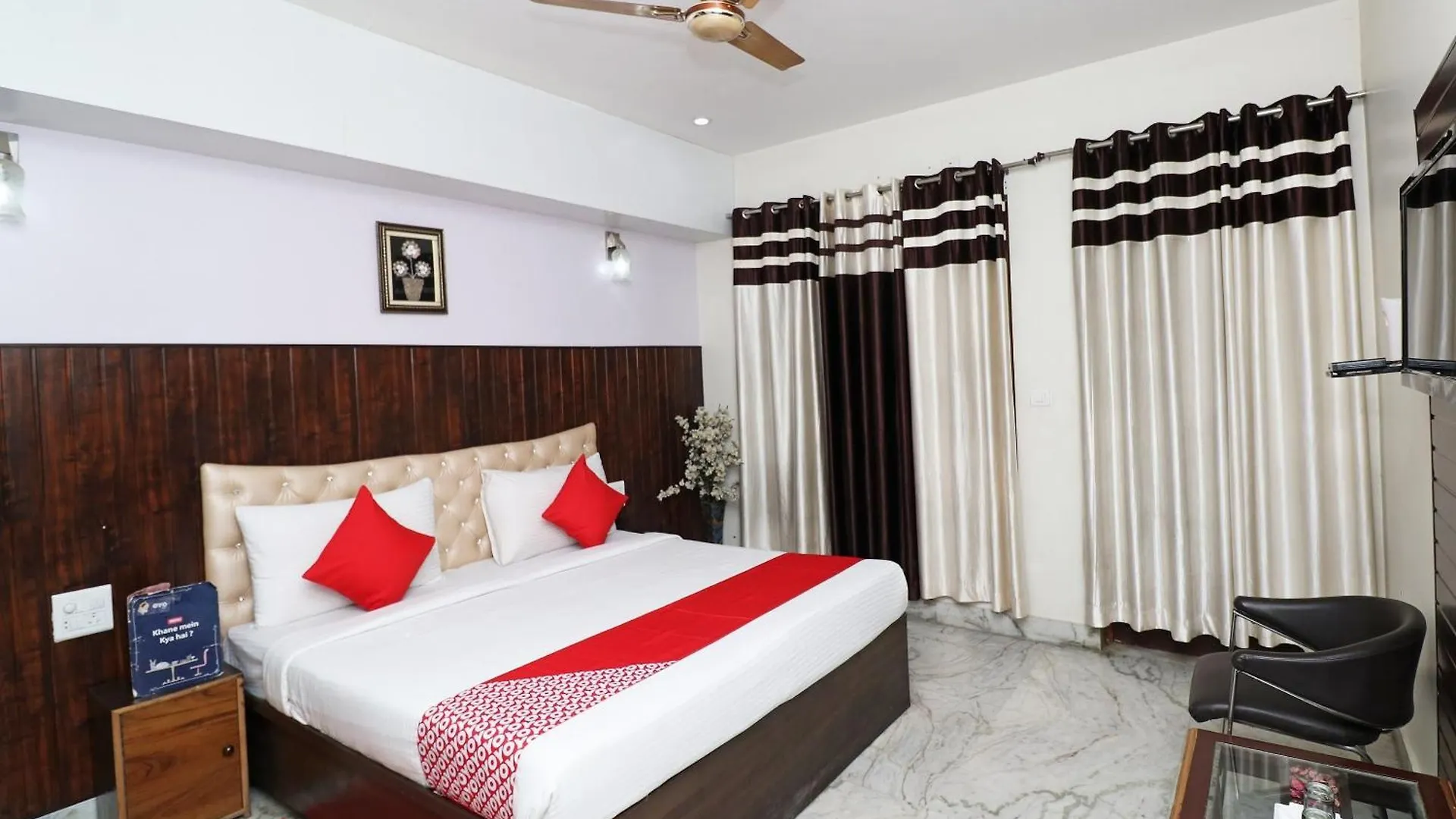 Collection O Galaxy Hotel Near Omaxe Celebration Mall Γκουργκάον