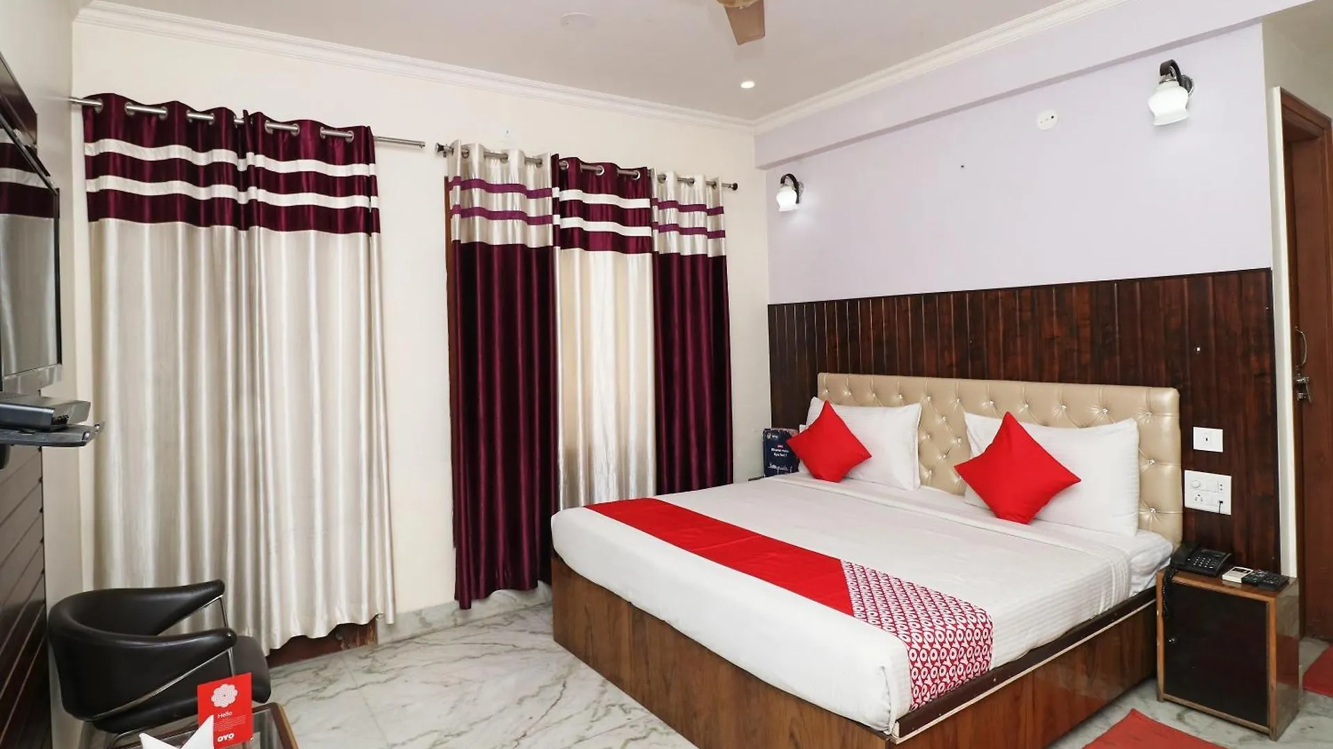 Collection O Galaxy Hotel Near Omaxe Celebration Mall Γκουργκάον Ινδία
